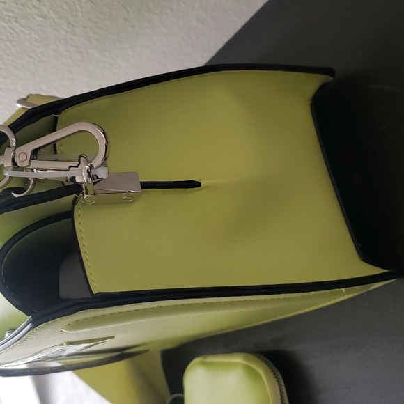 Steve Madden Beverlyn Lemon Bag with Crossbody strap Gift set - Picture 6 of 8